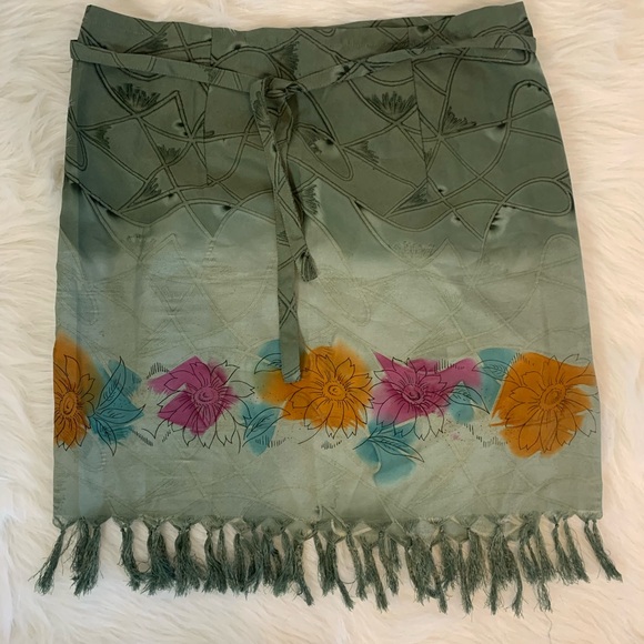 Floral Ombré Wrap Sarong with Waist Tie and Fringe Size Medium - Picture 3 of 6